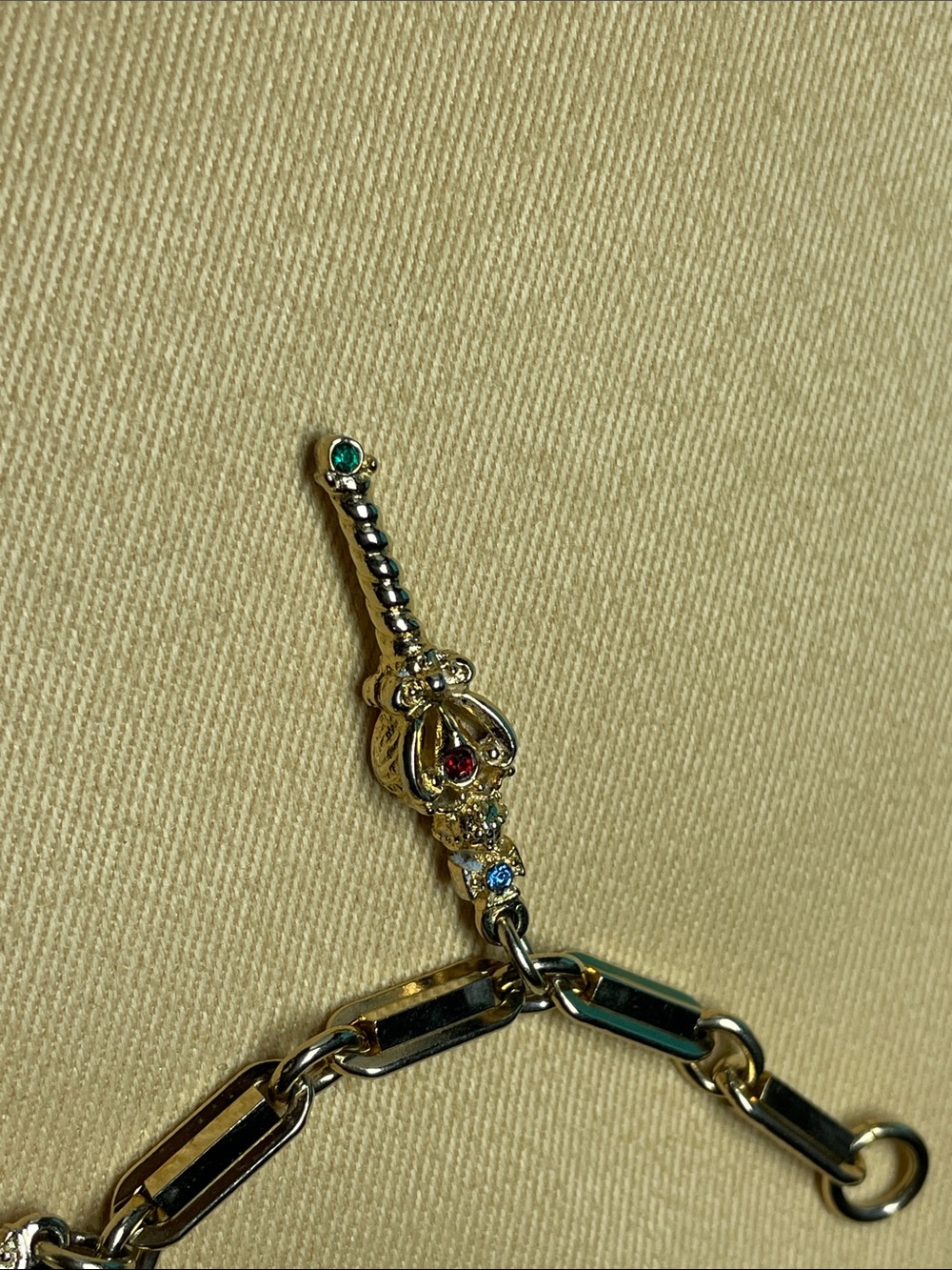 Rare Vintage Coro GoldTone Charm Bracelet Coronation/Royal Inspired Like New - Picture 4 of 16